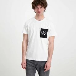 CALVIN KLEIN JEANS T-SHIRT POCKET LOGO Bianco 8 CALVIN KLEIN JEANS T-SHIRT POCKET LOGO Bianco -Tendenza Italia calvin klein jeans j30j320192 t shirt pocket logo casual uomo 044627001 yaf 2