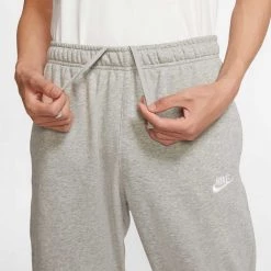 NIKE PANTALONI CLUB JOGGER Grigio -Tendenza Italia nike bv2679 pantaloni club jogger sport style uomo 040986001 063 5