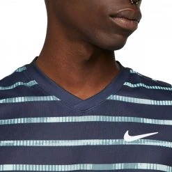 T-SHIRT NIKECOURT DRI-FIT VICTORY STRIPED Blu -Tendenza Italia nike dd8515 t shirt nikecourt dri fit victory striped abbigliamento tennis uomo 045236201 451 3