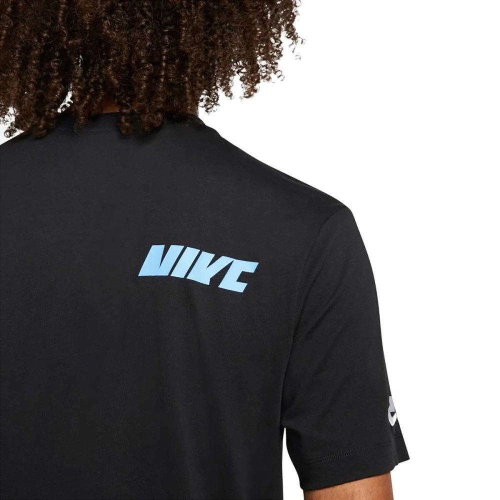 NIKE T-SHIRT ESSENTIAL FUTURA Nero 6 NIKE T-SHIRT ESSENTIAL FUTURA Nero - immagine 4