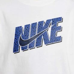 NIKE T-SHIRT SCRITTA CORE BAMBINO Bianco 7 NIKE T-SHIRT SCRITTA CORE BAMBINO Bianco -Tendenza Italia nike do1825 t shirt scritta core bambino abbigliamento bambino 044520301 100 3