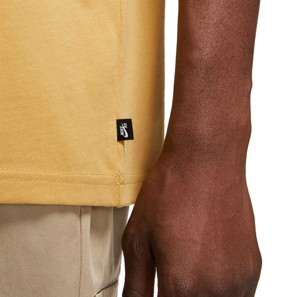 NIKE SB T-SHIRT LC BARKING Giallo 5 NIKE SB T-SHIRT LC BARKING Giallo - immagine 3