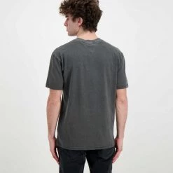 TOMMY JEANS T-SHIRT D2 TINY LINEAR Nero -Tendenza Italia tommy jeans dm0dm12852 t shirt d2 tiny linear casual uomo 045110101 bds 3