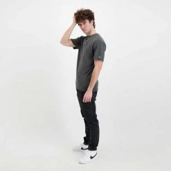 TOMMY JEANS T-SHIRT D2 TINY LINEAR Nero -Tendenza Italia tommy jeans dm0dm12852 t shirt d2 tiny linear casual uomo 045110101 bds 5