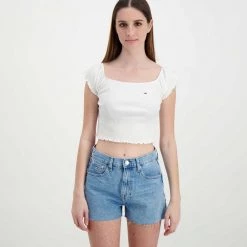 TOMMY JEANS T-SHIRT CROP SPALLE SCOPERTE DONNA Bianco 10 TOMMY JEANS T-SHIRT CROP SPALLE SCOPERTE DONNA Bianco -Tendenza Italia tommy jeans dw0dw12599 t shirt crop spalle scoperte donna casual donna 045113701 ybr 3
