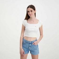 TOMMY JEANS T-SHIRT CROP SPALLE SCOPERTE DONNA Bianco 12 TOMMY JEANS T-SHIRT CROP SPALLE SCOPERTE DONNA Bianco -Tendenza Italia tommy jeans dw0dw12599 t shirt crop spalle scoperte donna casual donna 045113701 ybr 5